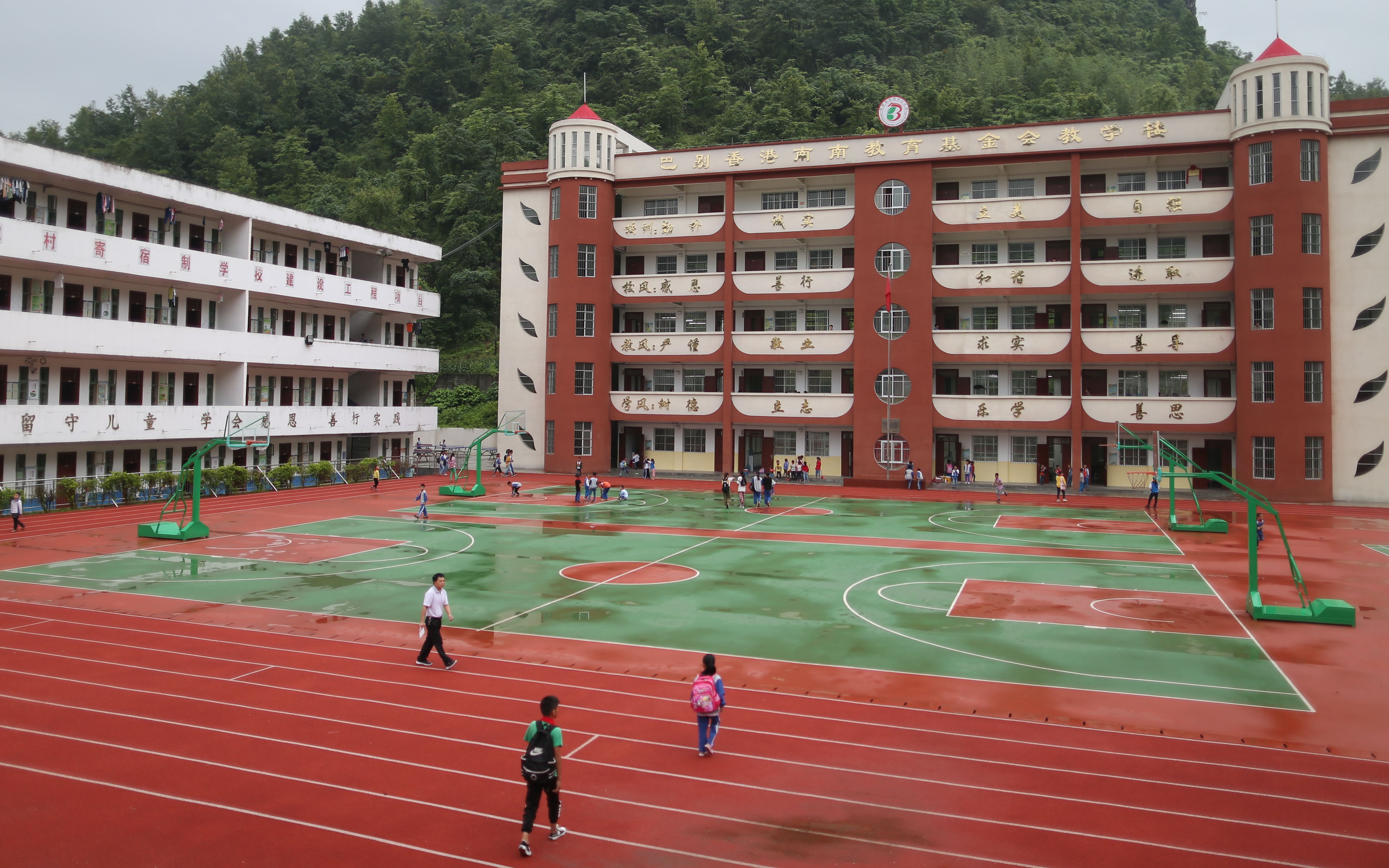 校园如此美丽 只因孩子归来 全市初中、高中各年级，小学五、六年级昨日开学_大冶市人民政府