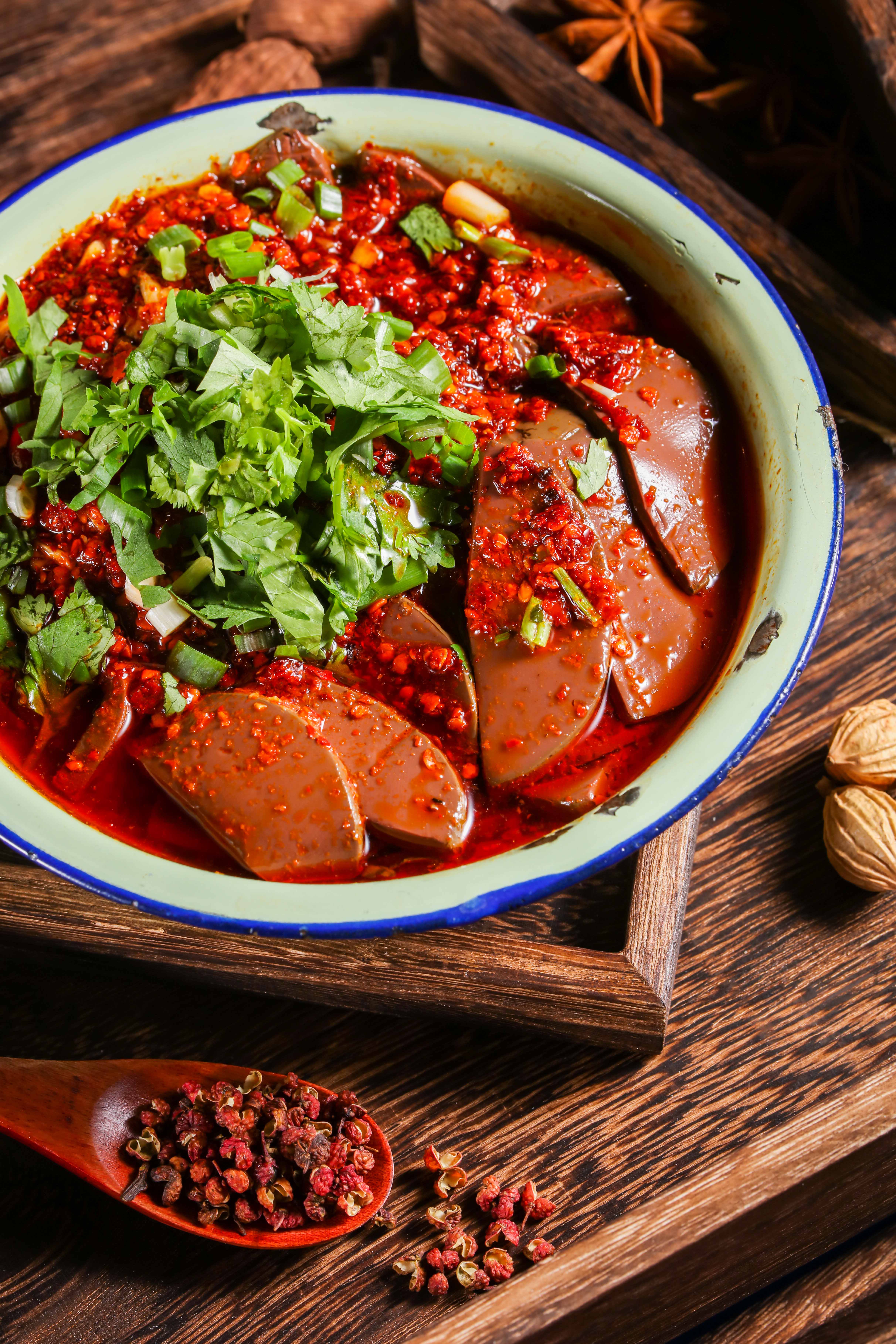 鲜而不腥,柔滑富有弹性.鸭血咬下去轻磨牙面,向冒鸭血和冒花甲进军.