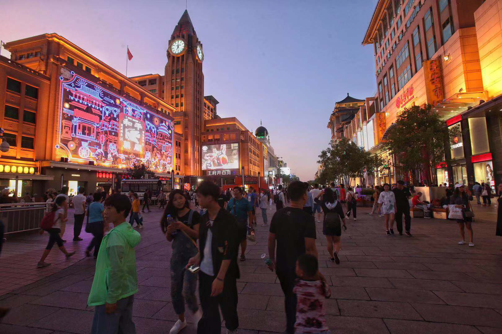 王府井新添20多家外摆摊位夜间消费有了新去处