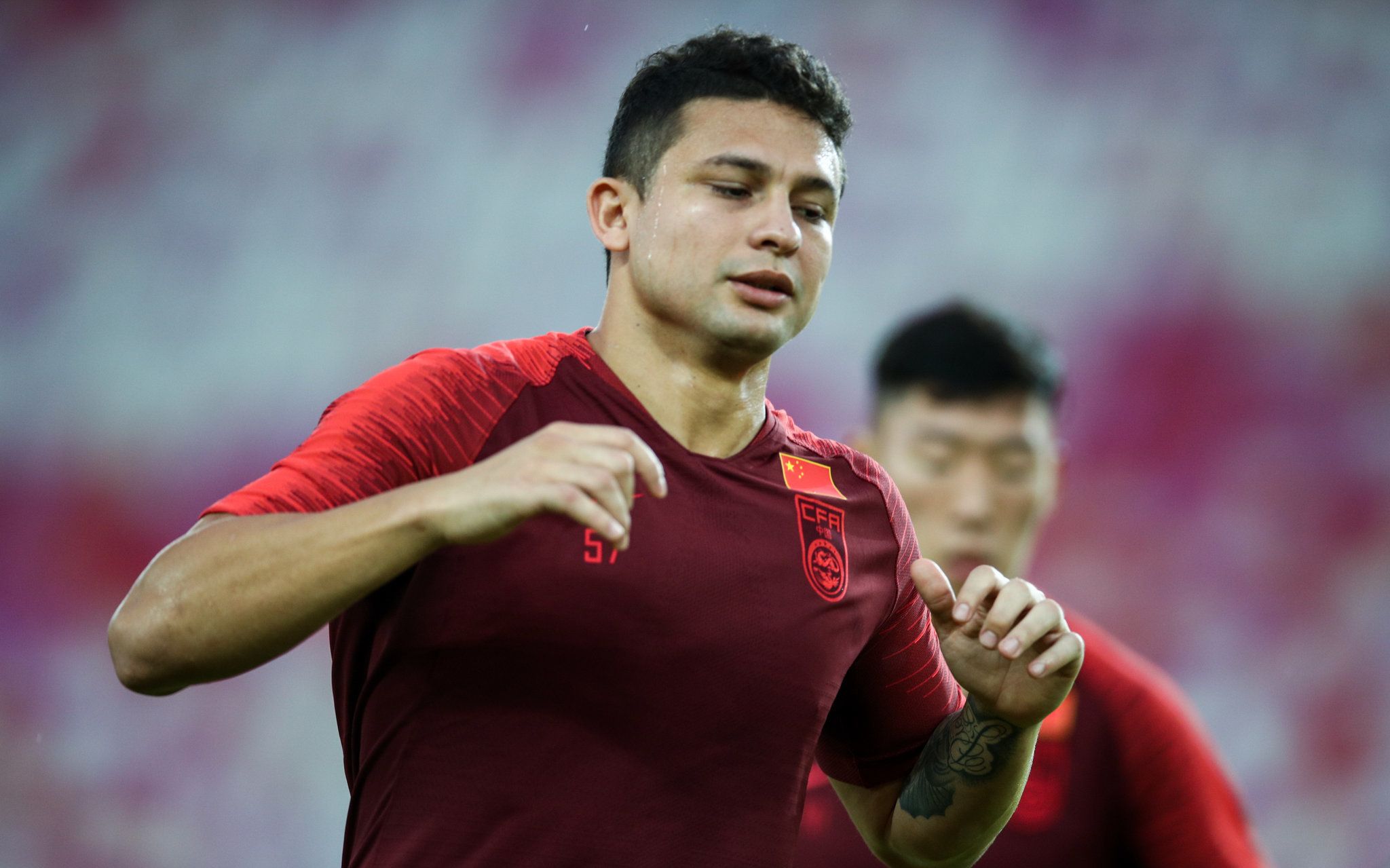 国足广州首训艾克森展示汉语学习成果