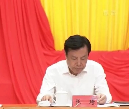 据公开简历变压器骨架生产厂家,张琦生于1961年3月,1981年从淮南师范专科学校毕业后留校工作,历任校团委副书记、书记,1988年任原煤炭部淮南矿务局南方公司副经理。
