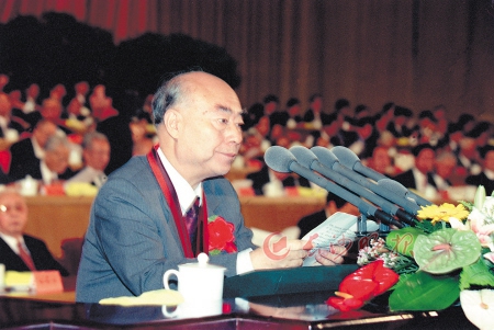 宁静以致远1982年获国家自然科学奖一等奖,1985年,1987年和1989年三次