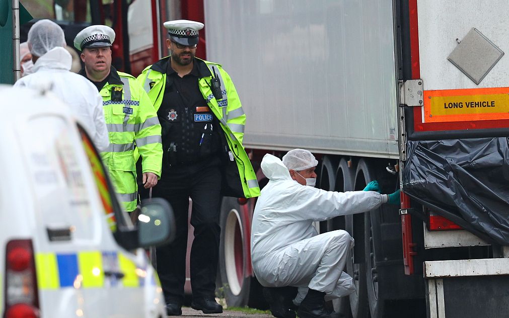 英国警方将对卡车内遗体进行尸检,卡车司机近期动向可疑