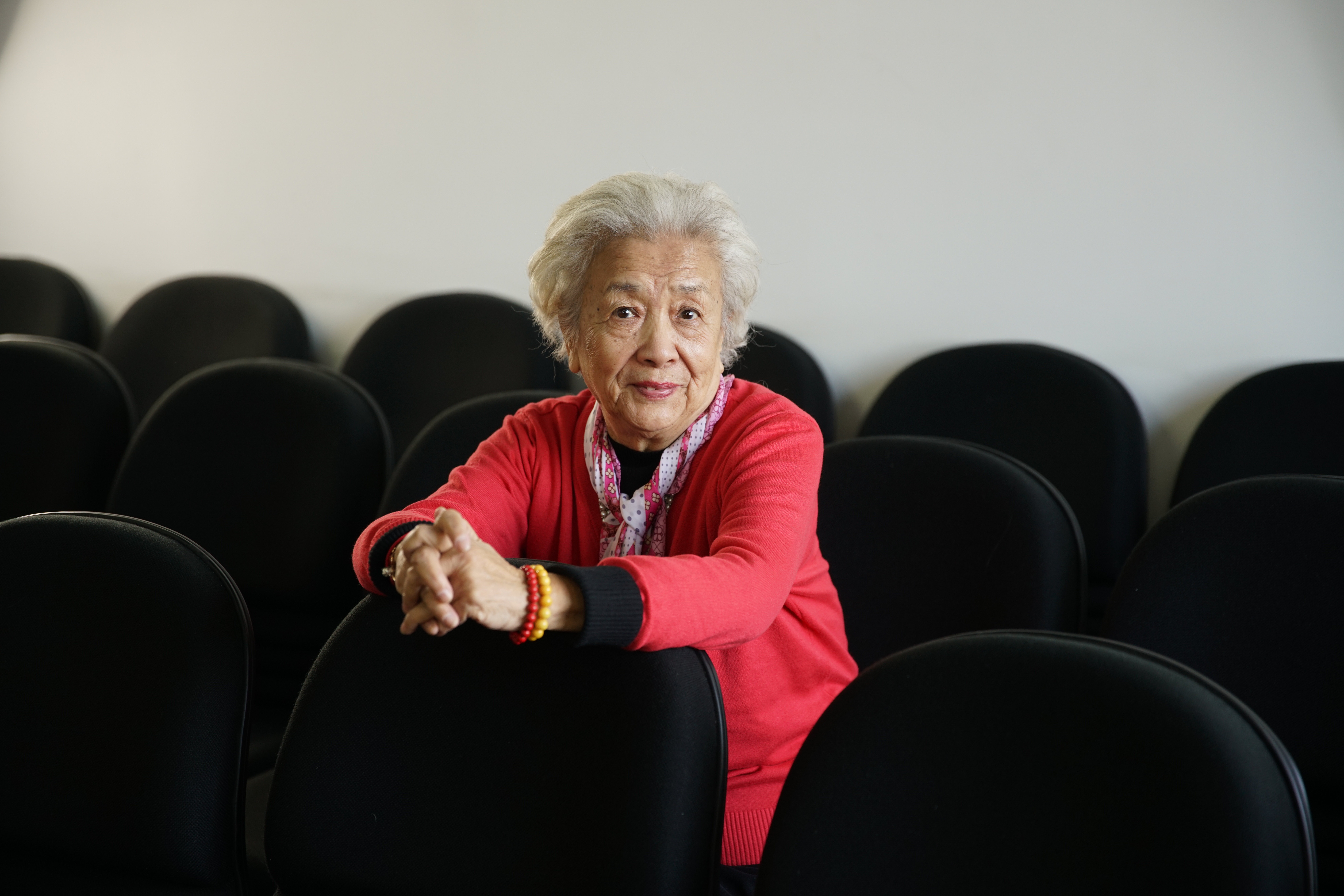 谢芳仁心映照春常在清歌倩影任芳菲