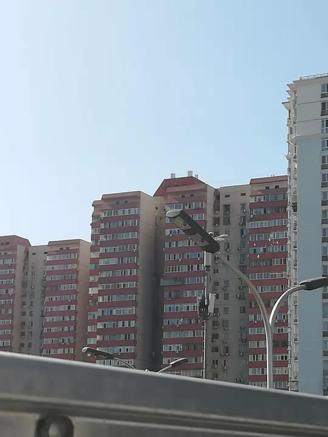 芍药居北里居民楼顶电信设备已拆除此前物业安装未告知