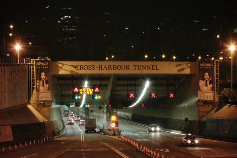 香港红磡隧道今日凌晨恢复通行,此前因暴力破坏停运两周