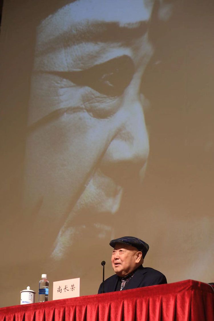 尚长荣先生以京剧花脸闻名,《曹操与杨修》是大师的代表作之一.