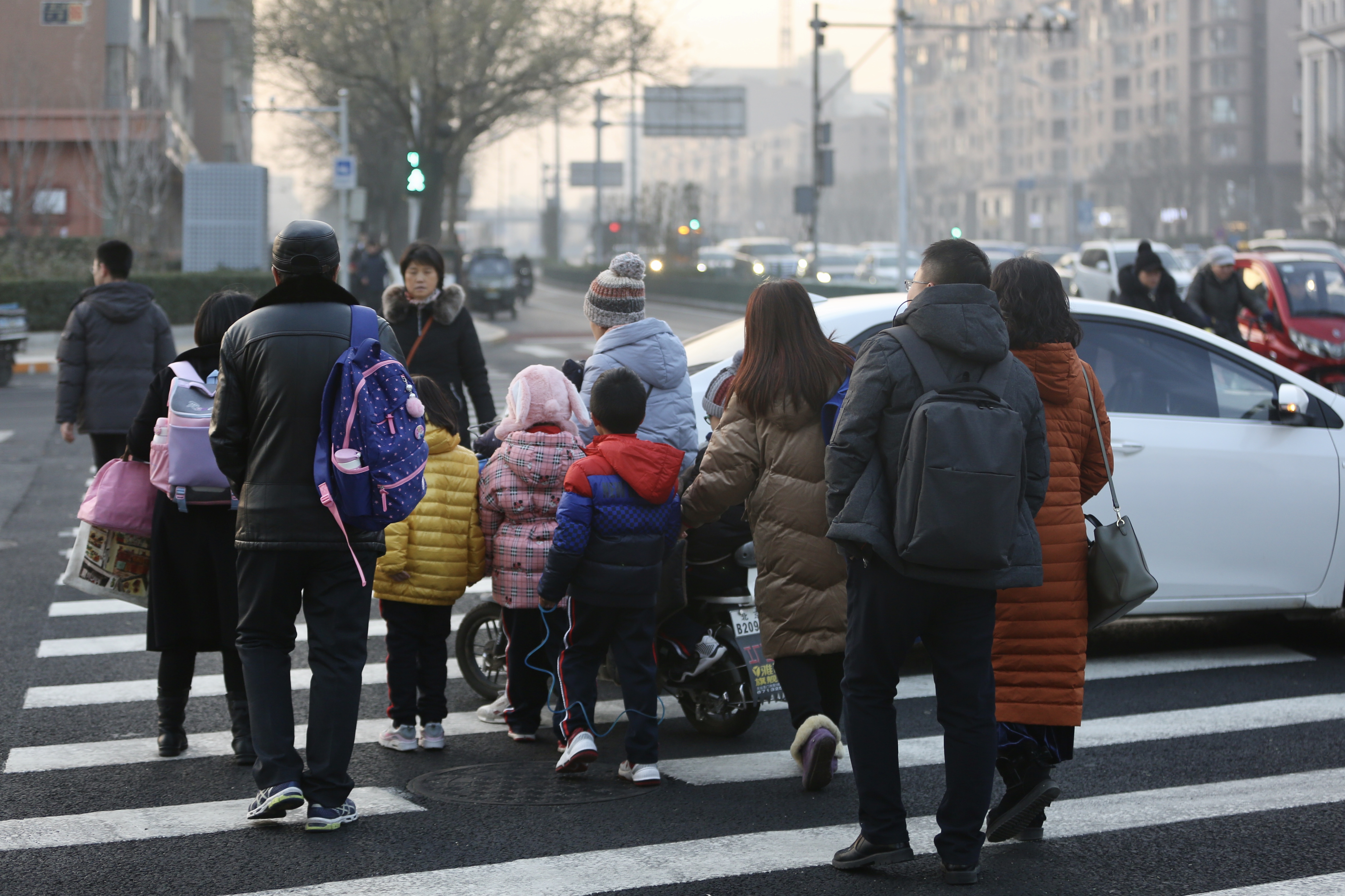 过马路情景图片大全图片