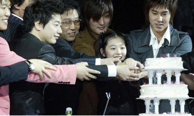 SM��˾ʮ�����ϵ�ѩ��