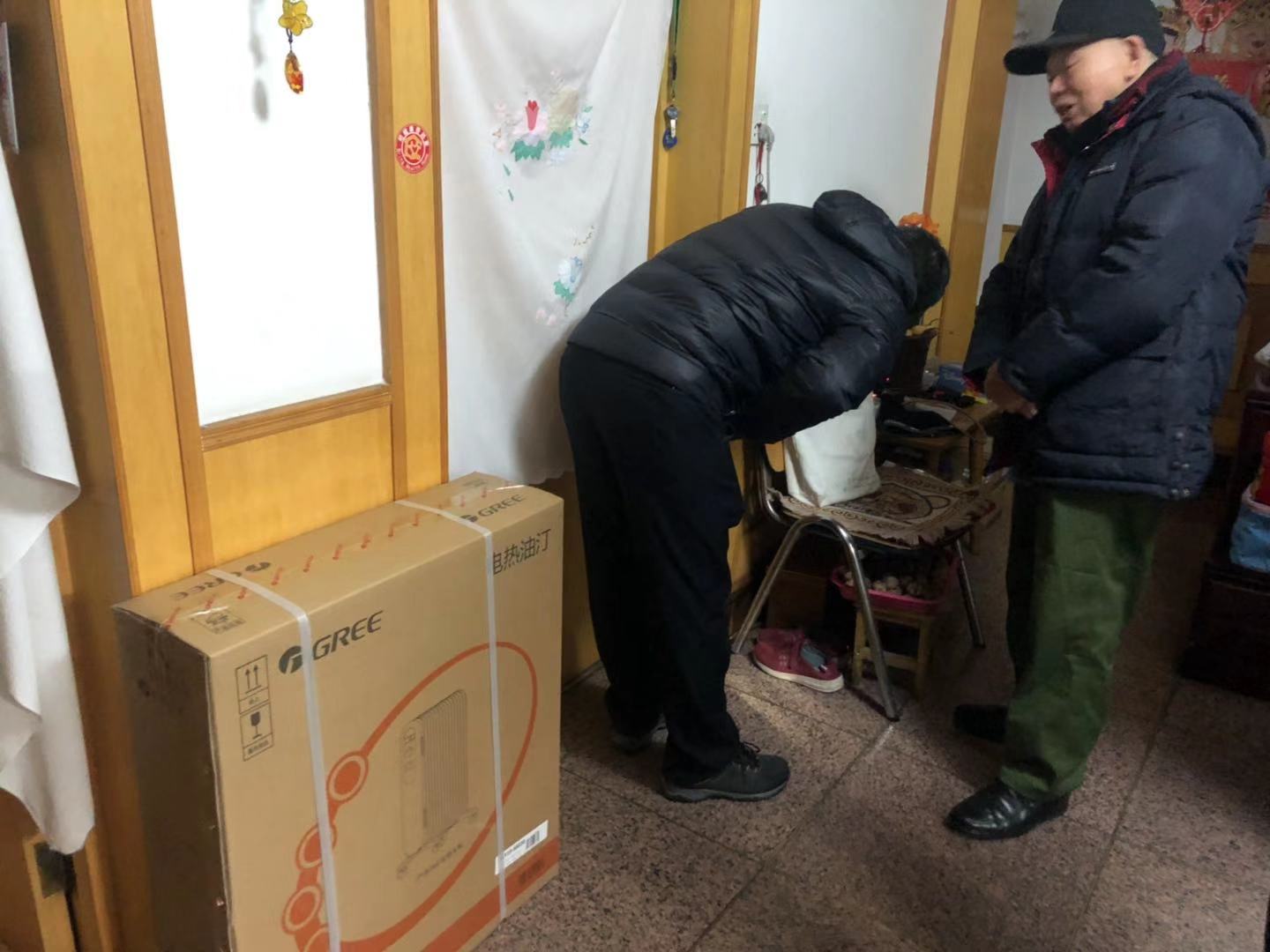 北京一小区停暖后续:部分居民领补贴,安装电暖器过冬