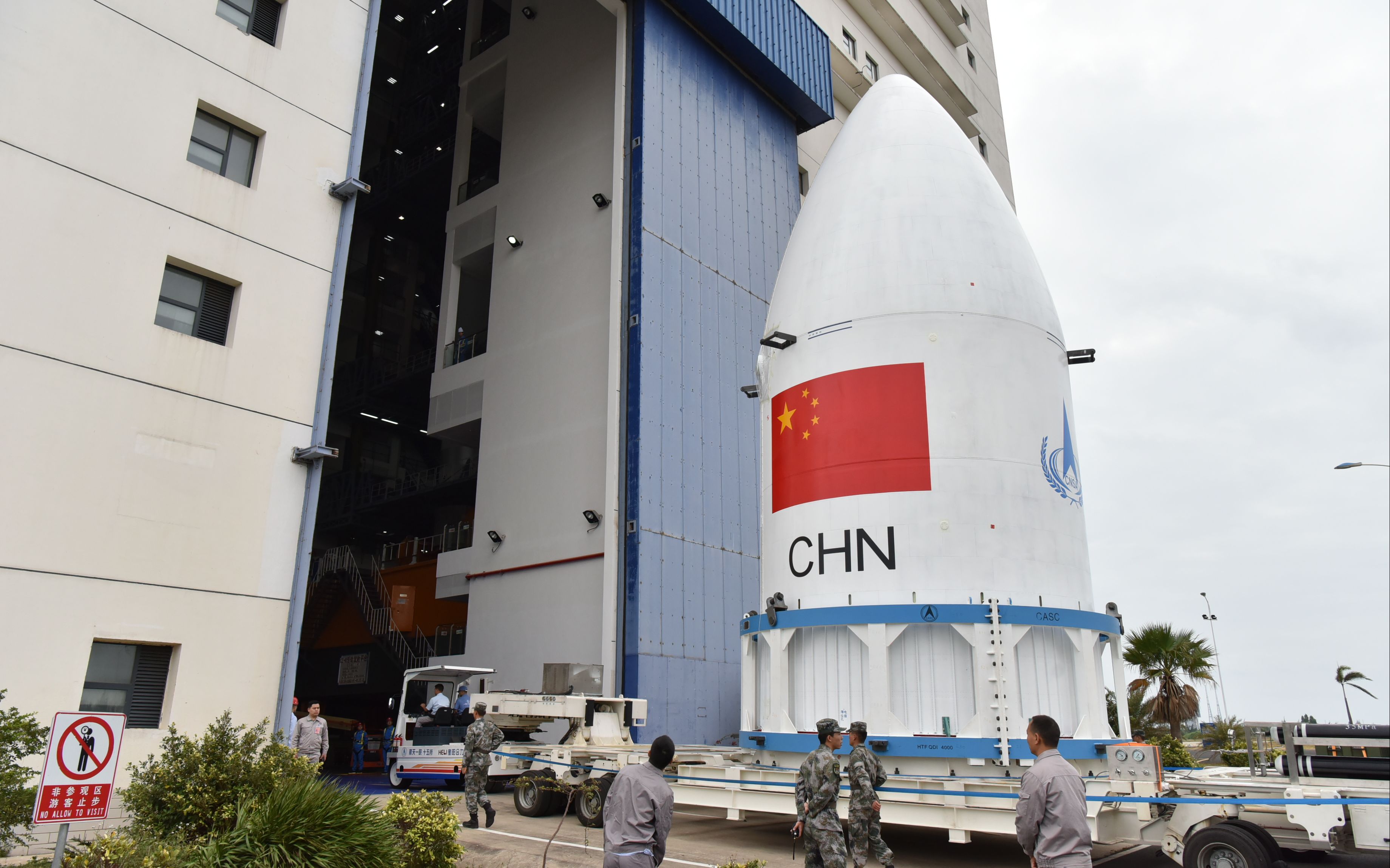 护送"夜空中最重的星",长征五号火箭发射成功