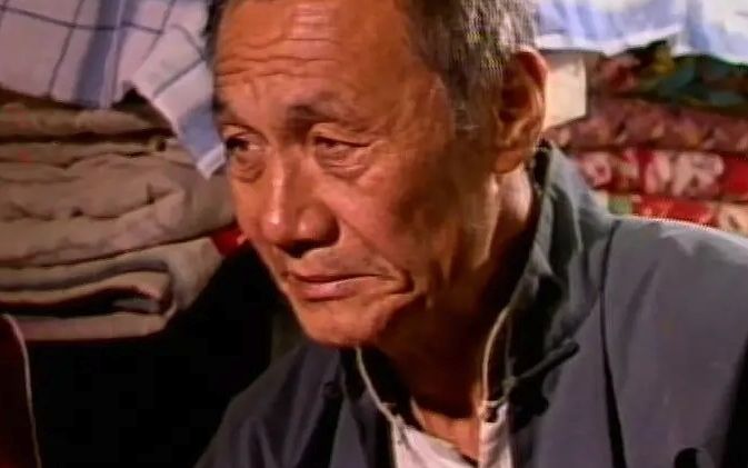 三十年前,这首《篱笆墙的影子》伴随着电视剧《篱笆·女人和狗》的