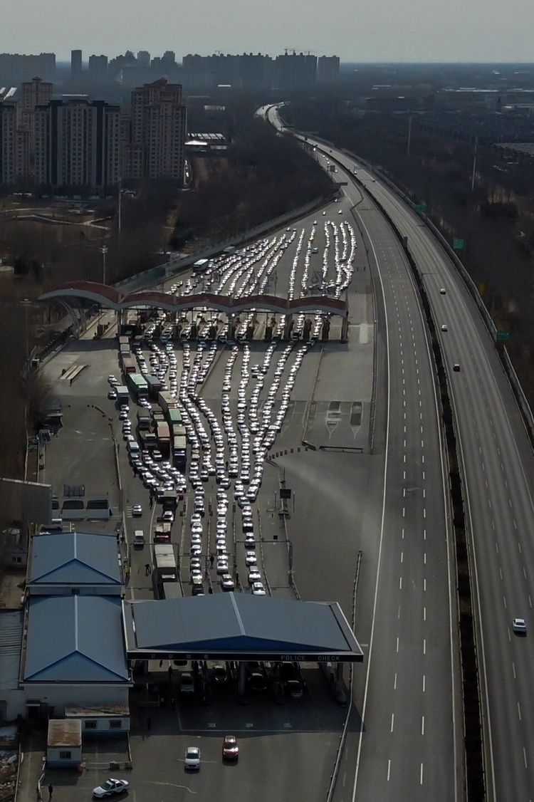 公路进京需测温返京旅客请预留时间错峰出行组图