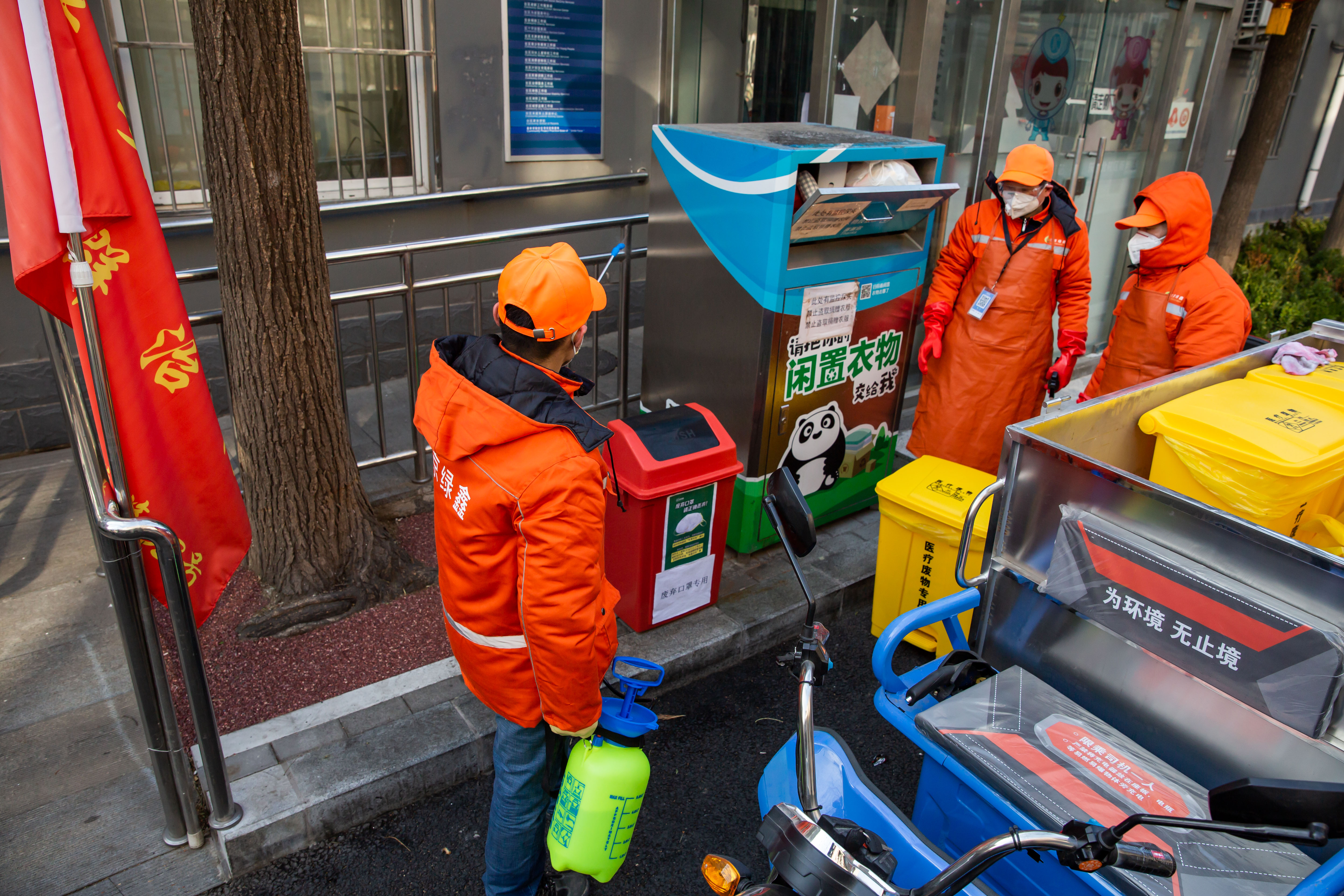 探访北京街道废弃口罩回收:多次消毒后作为医疗垃圾处理