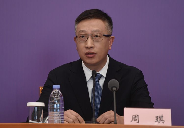 中国科学院党组成员,副秘书长,中国科学院院士周琪在回答记者提问.