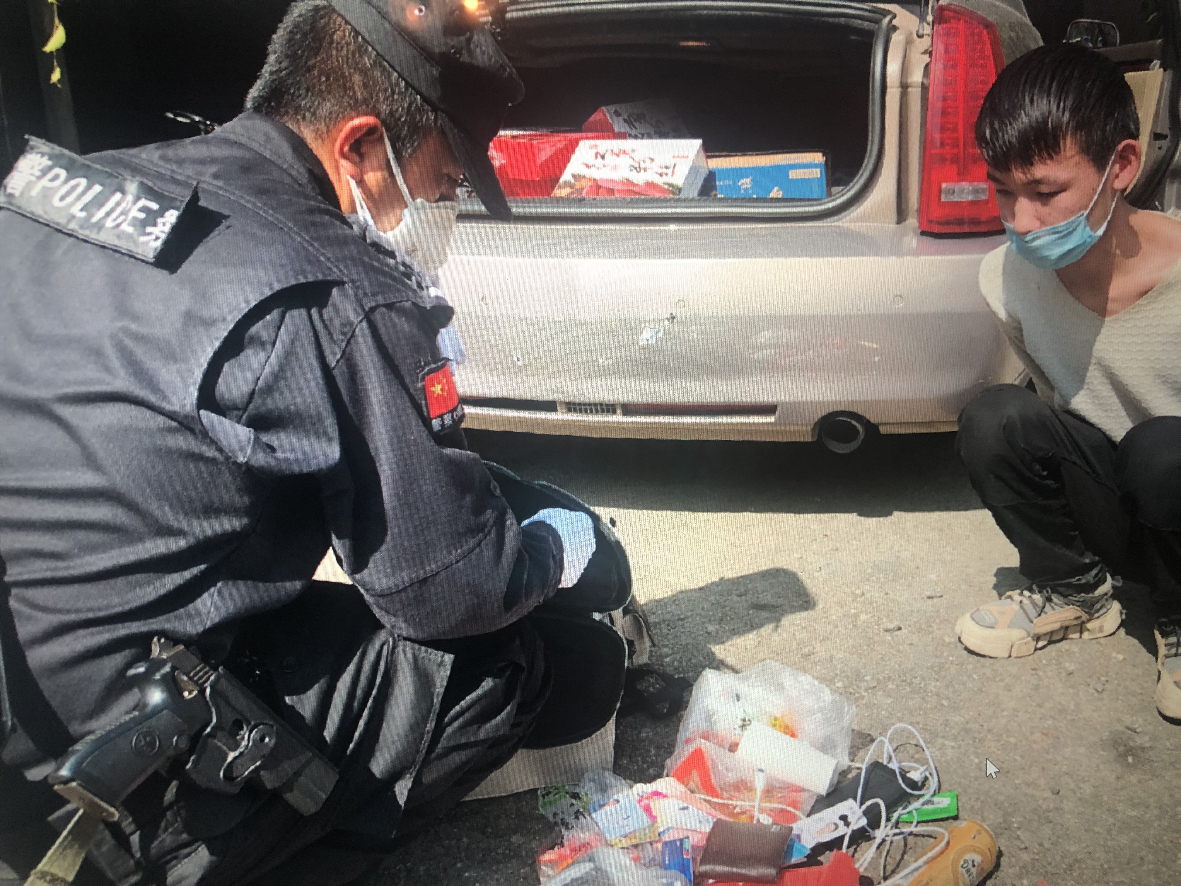 雲南警方供圖2月13日,雲南臨滄警方在轄區內抓獲江西贛州警方通報欲