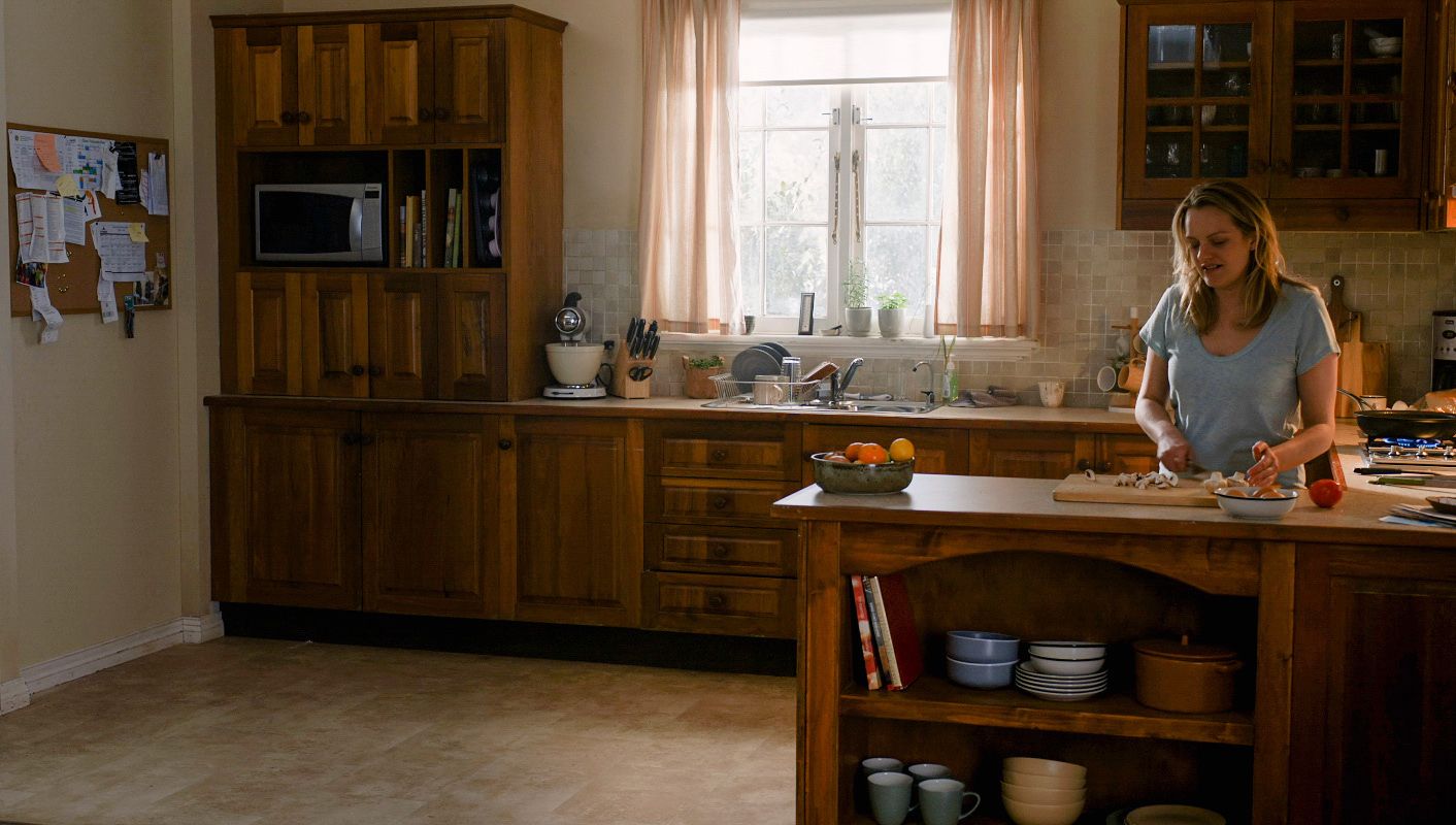 不用暴力血腥，《隐形人》如何营造恐惧感？