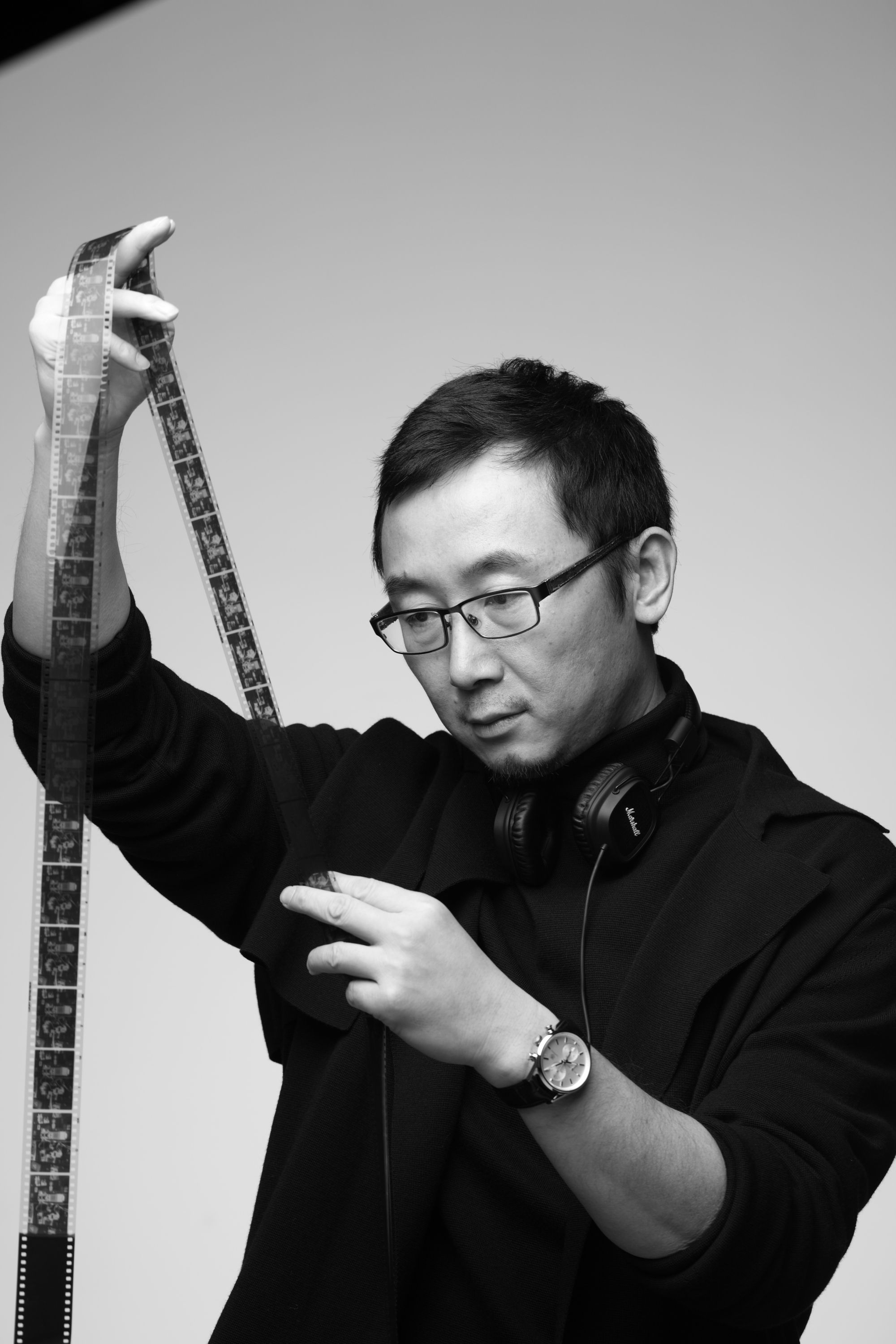 陆川导演代表作:电影:《寻枪》2002年,《可可西里》2004年,《南京!