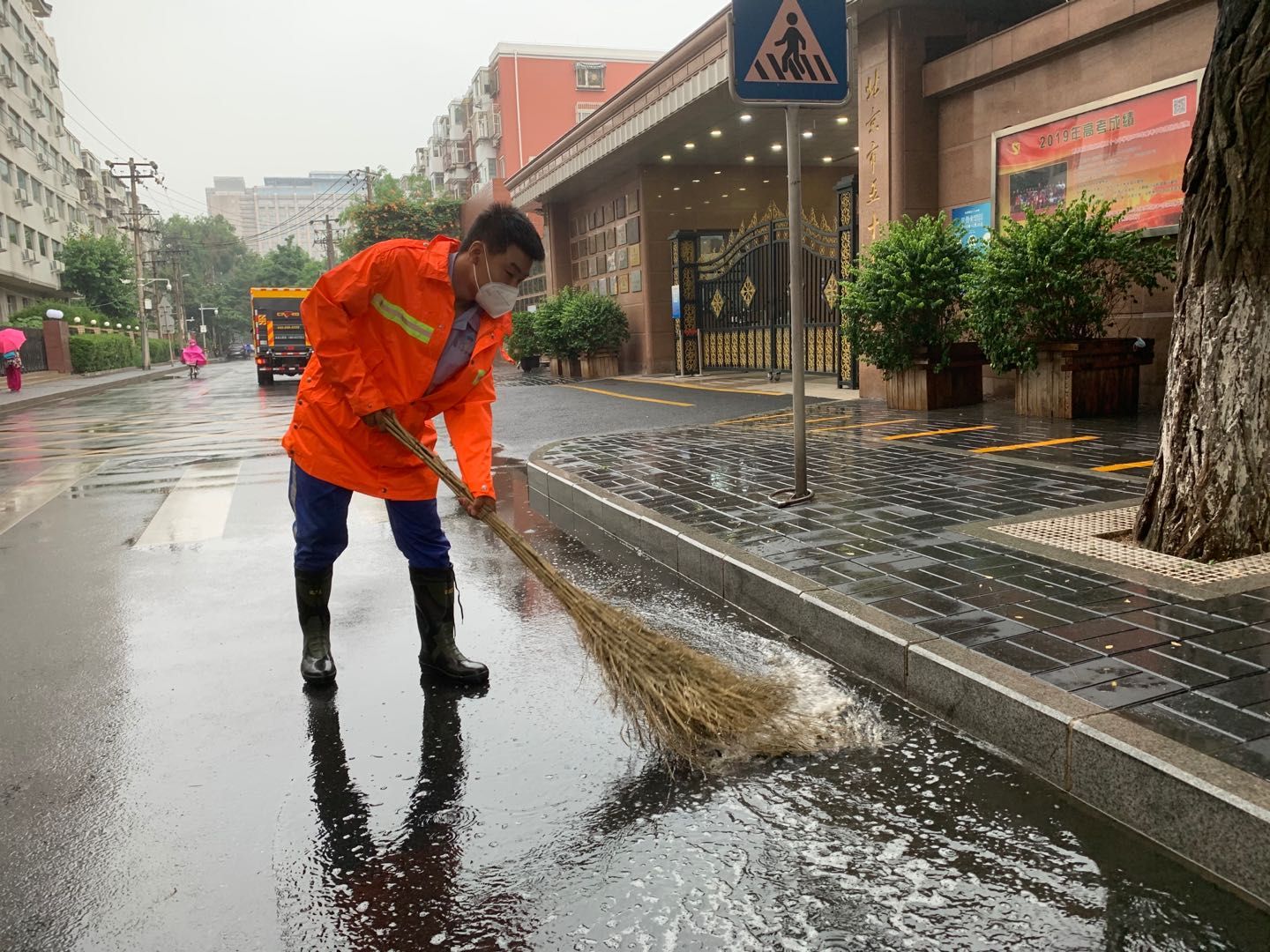 北京排水集团今日启动防汛三级响应保障高考