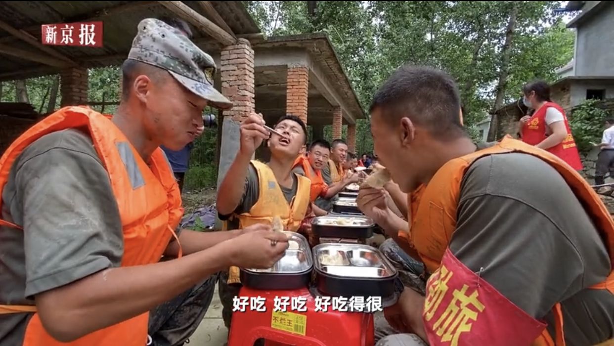 番外来了！被交警喊醒的外卖小哥去抗洪了