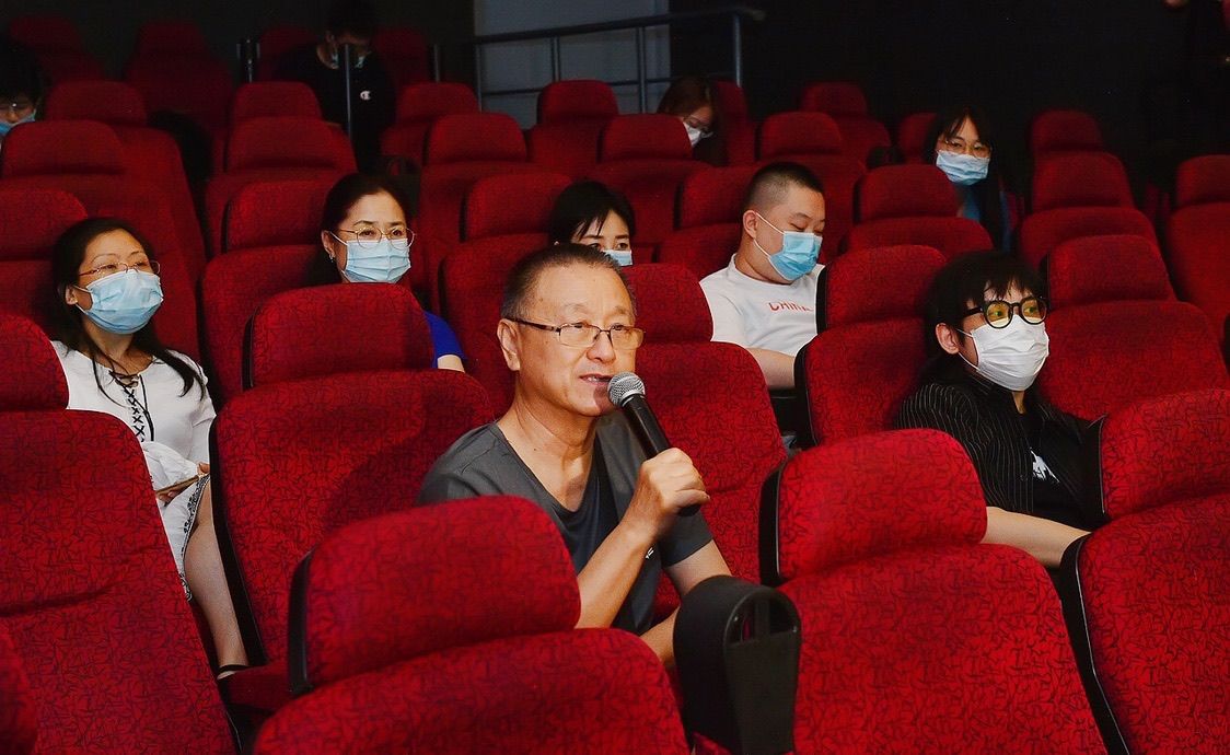 腾讯影业携手导协观影《第一次的离别》提振行业信心