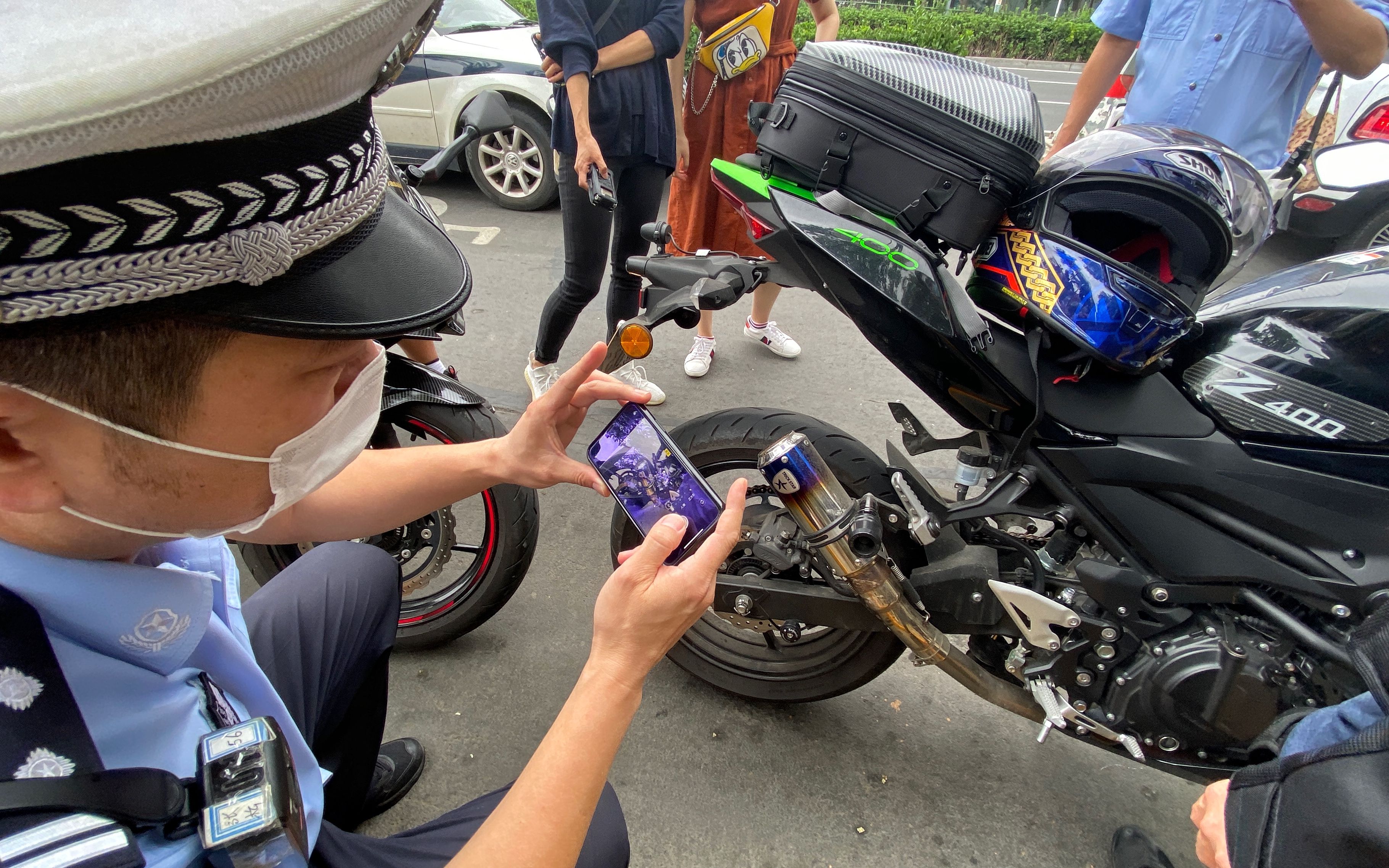 交警抓摩托车图片图片