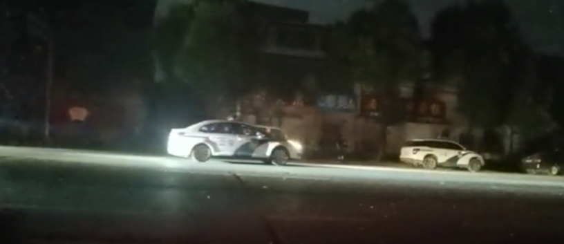 湖北失联7岁女童遇害，警方在逃跑邻居家后院挖出遗体