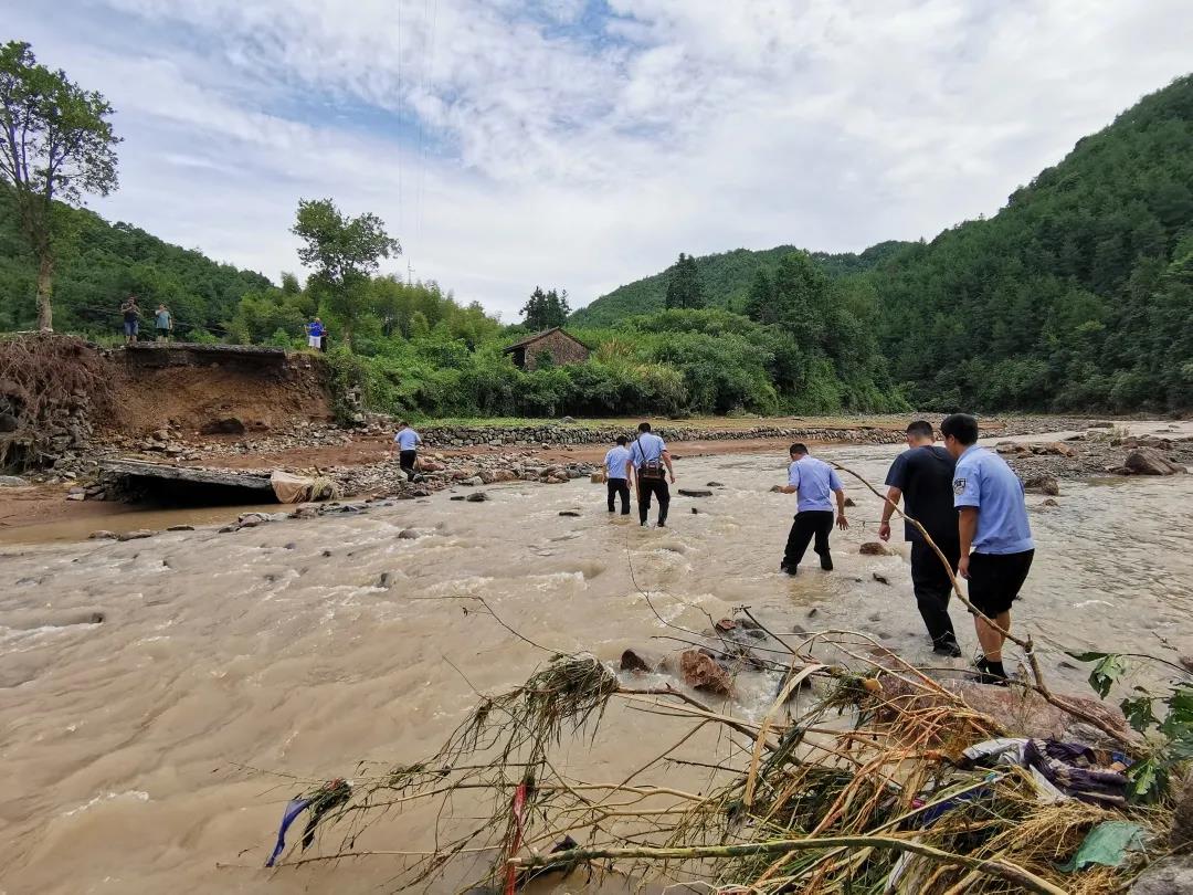浙江缙云一医生在抢险救灾中殉职