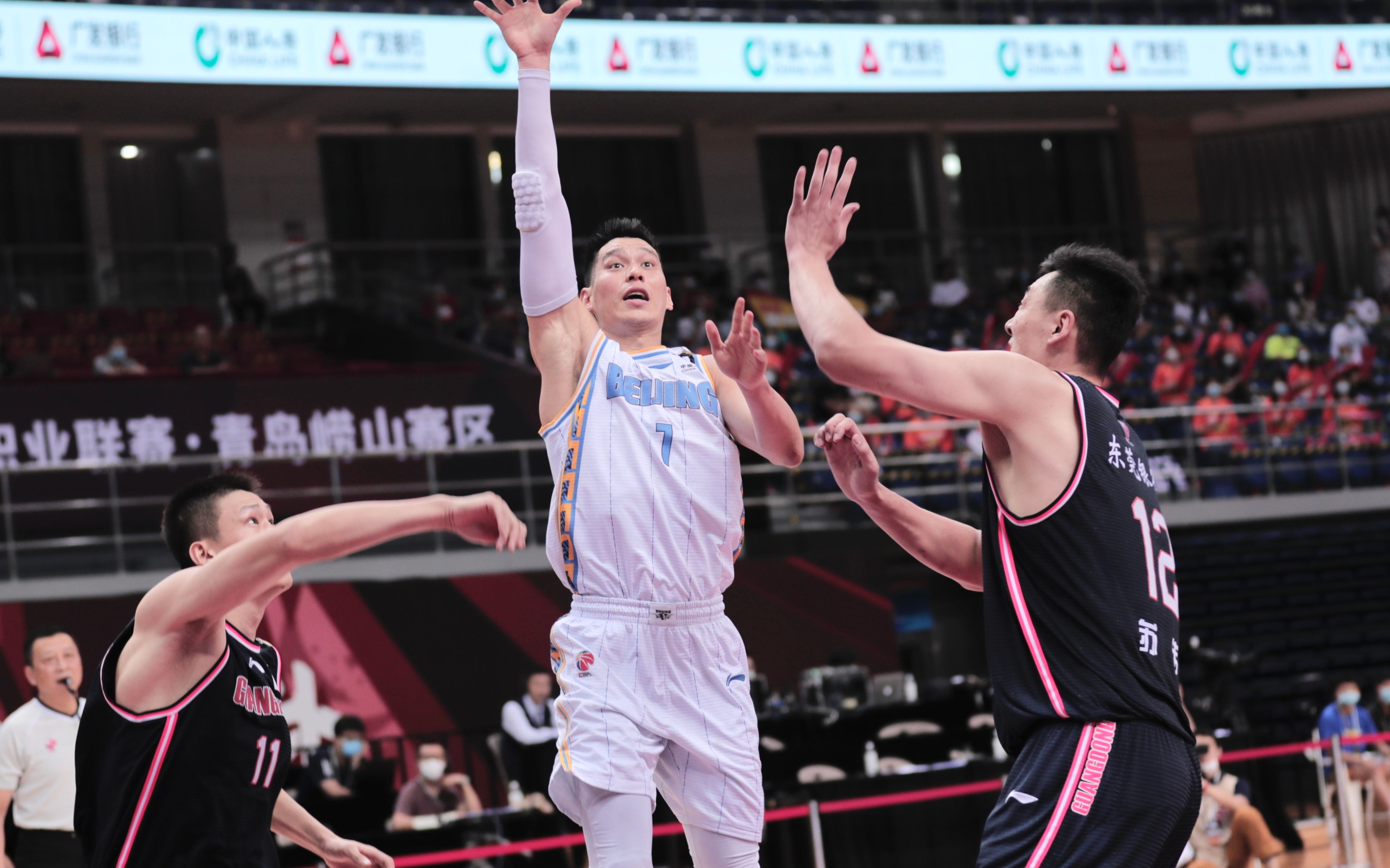 首钢赢球解立彬捶桌放话：本来第一场就属于我们