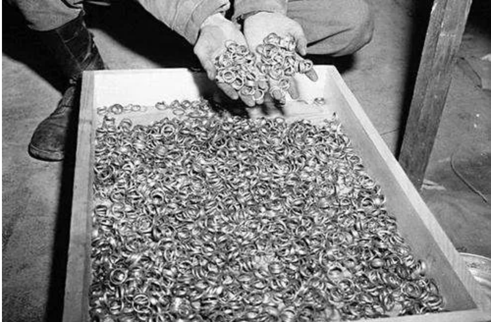 《奥斯特利茨》与《土星之环》：湮灭的时间在现实中复活