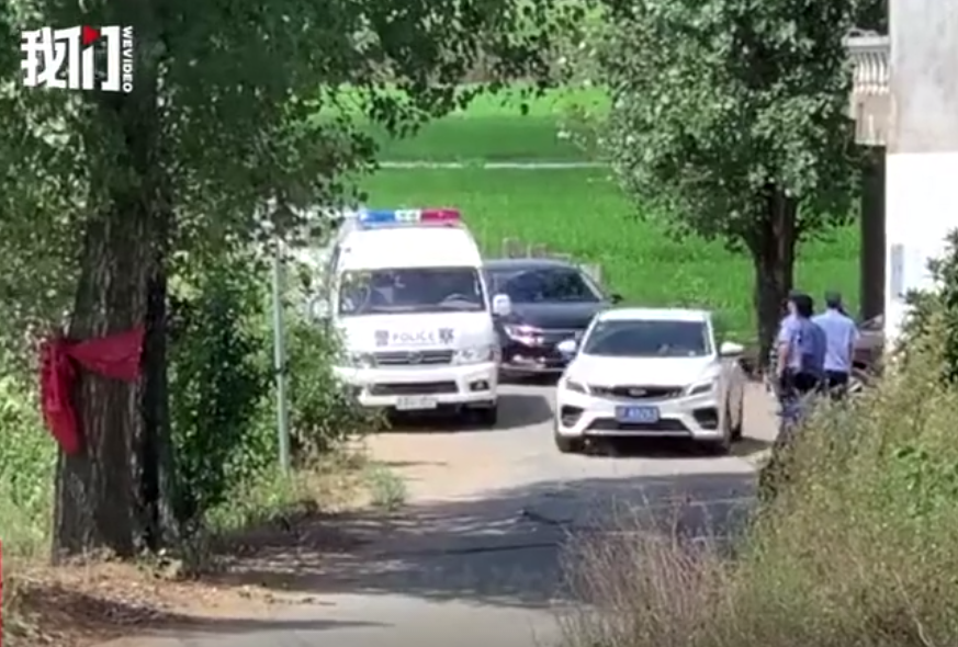 江西乐安大批警力搜捕在逃嫌犯，镇村干部疏导村民情绪