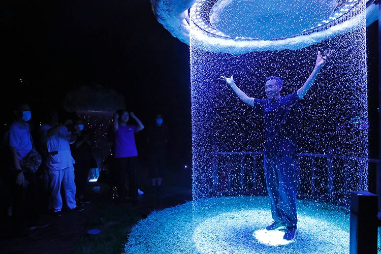 秋夜賞櫻雨玉淵潭光影藝術沉浸式體驗展開幕