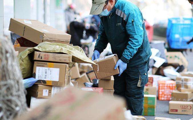快递业400亿破局：资本加速抄底，巨头回血封杀新势力？