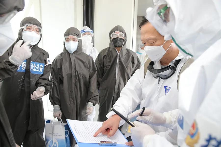 中国警方向韩国移交遣送两名韩籍犯罪嫌疑人