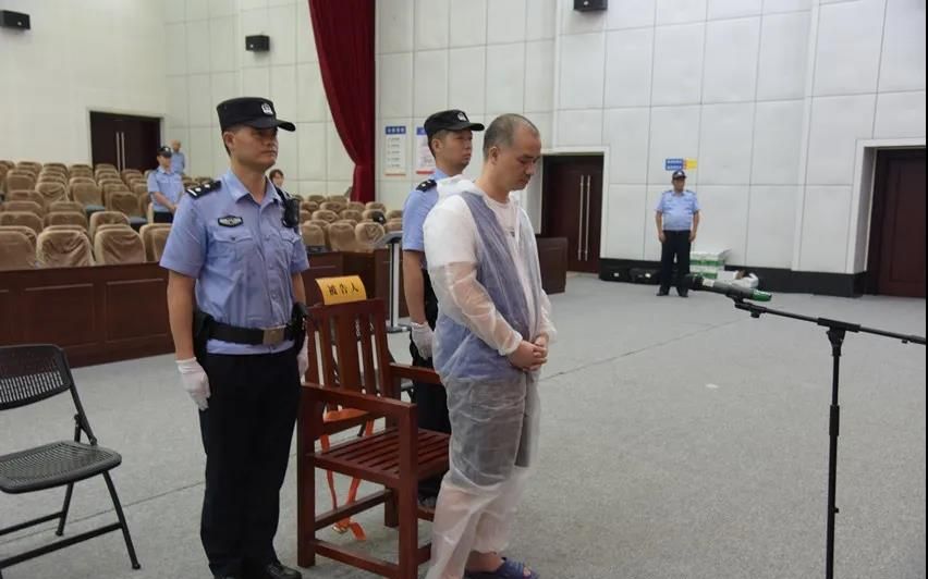 伙同红通人员彭旭峰等人受贿超2亿元，彭耀峰一审被判无期徒刑