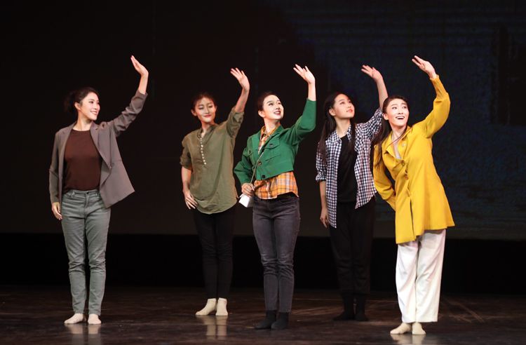 全国首部抗疫舞剧朝阳剧场首演