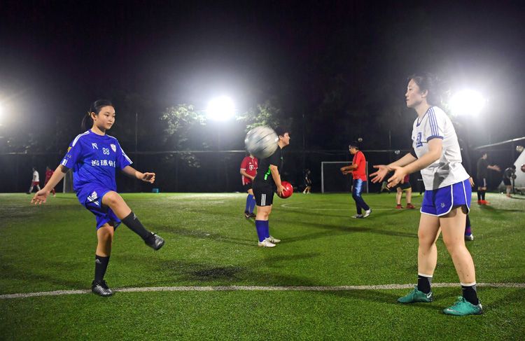 野球江湖的“水军”姐妹