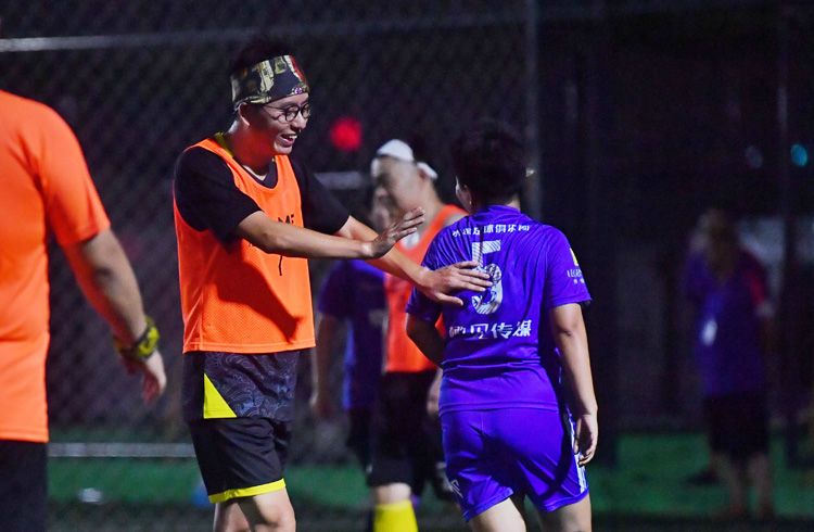 野球江湖的“水军”姐妹