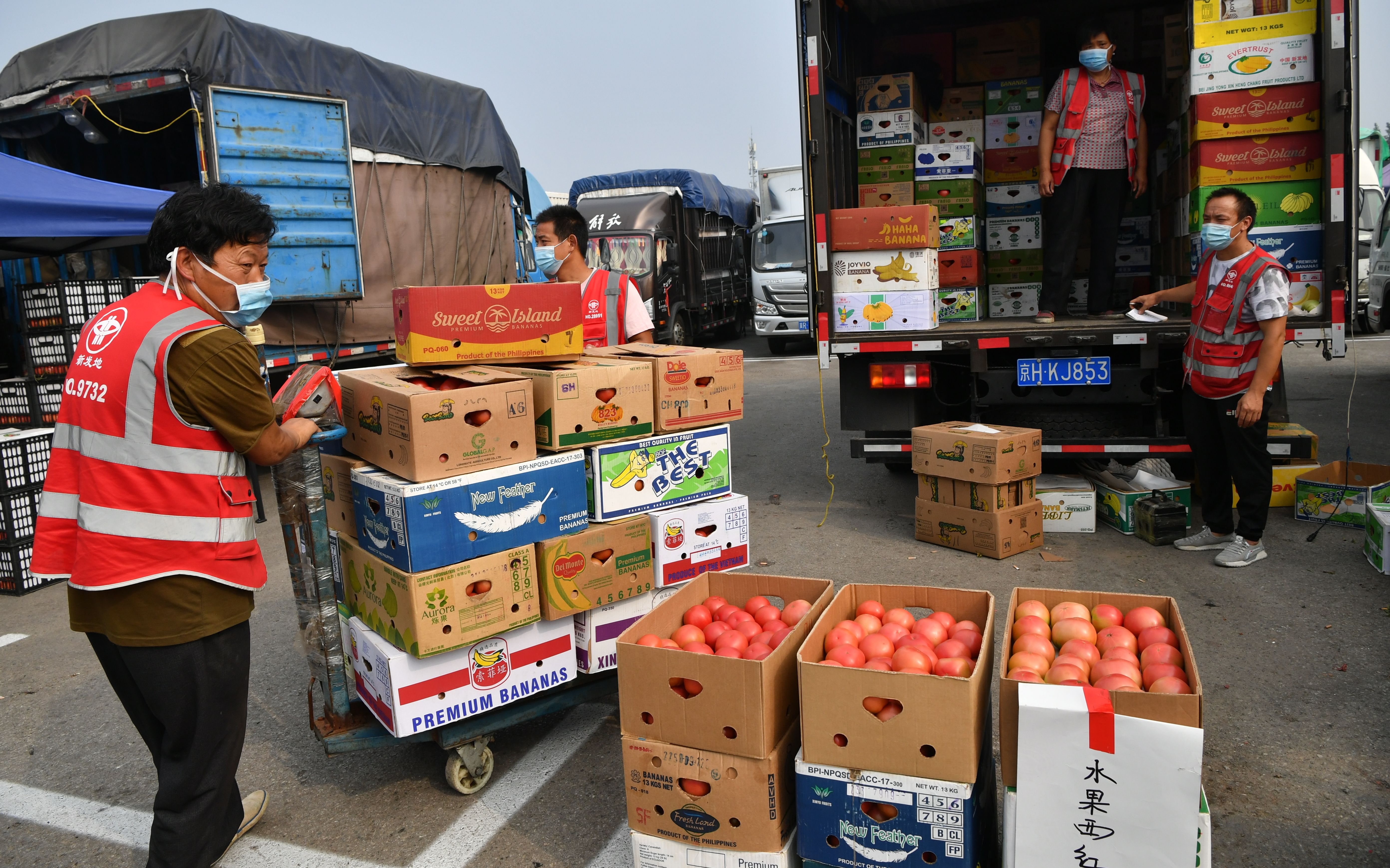 新发地全面复市首日探访，首都“菜篮子”装满没？