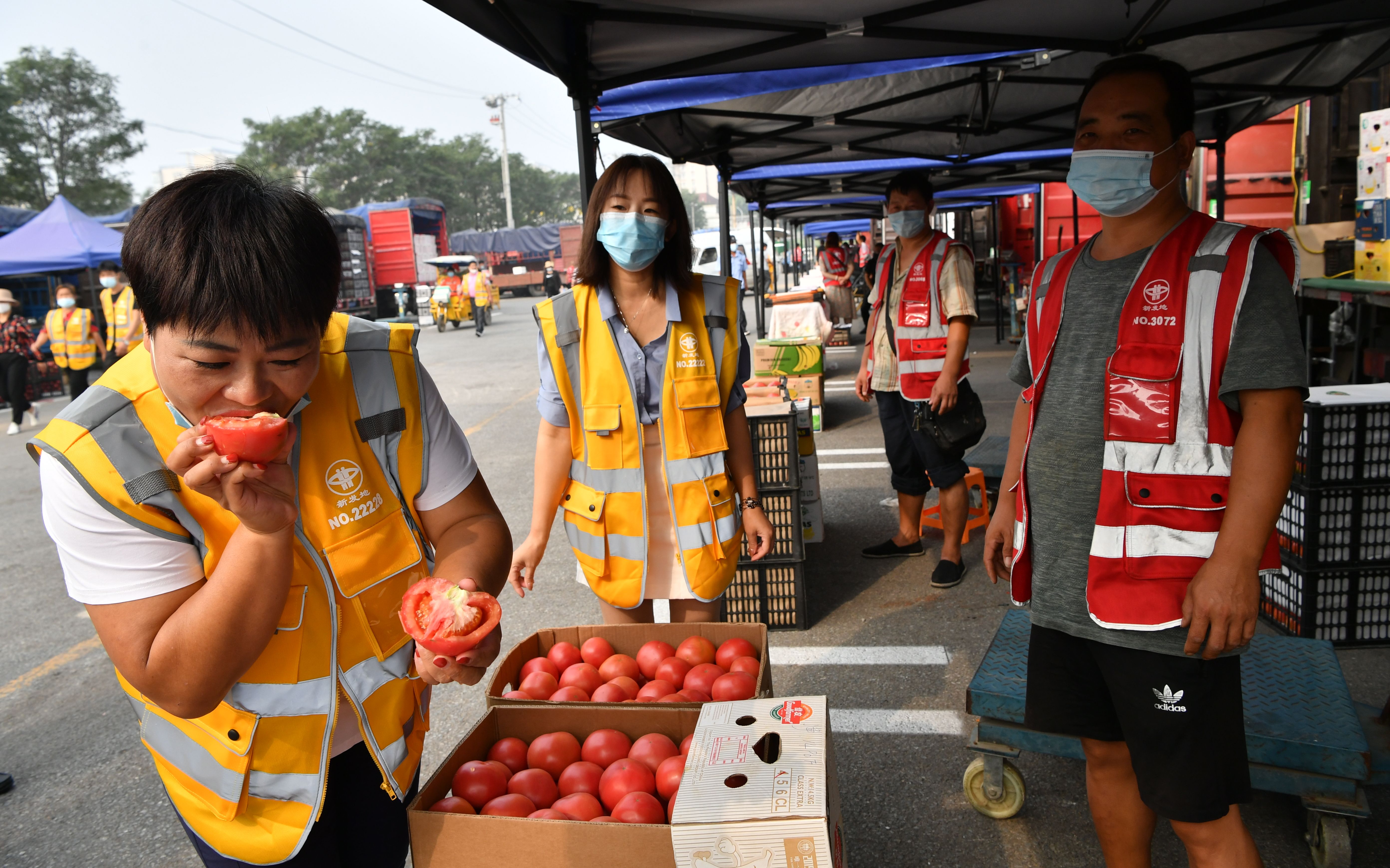 新发地全面复市首日探访，首都“菜篮子”装满没？