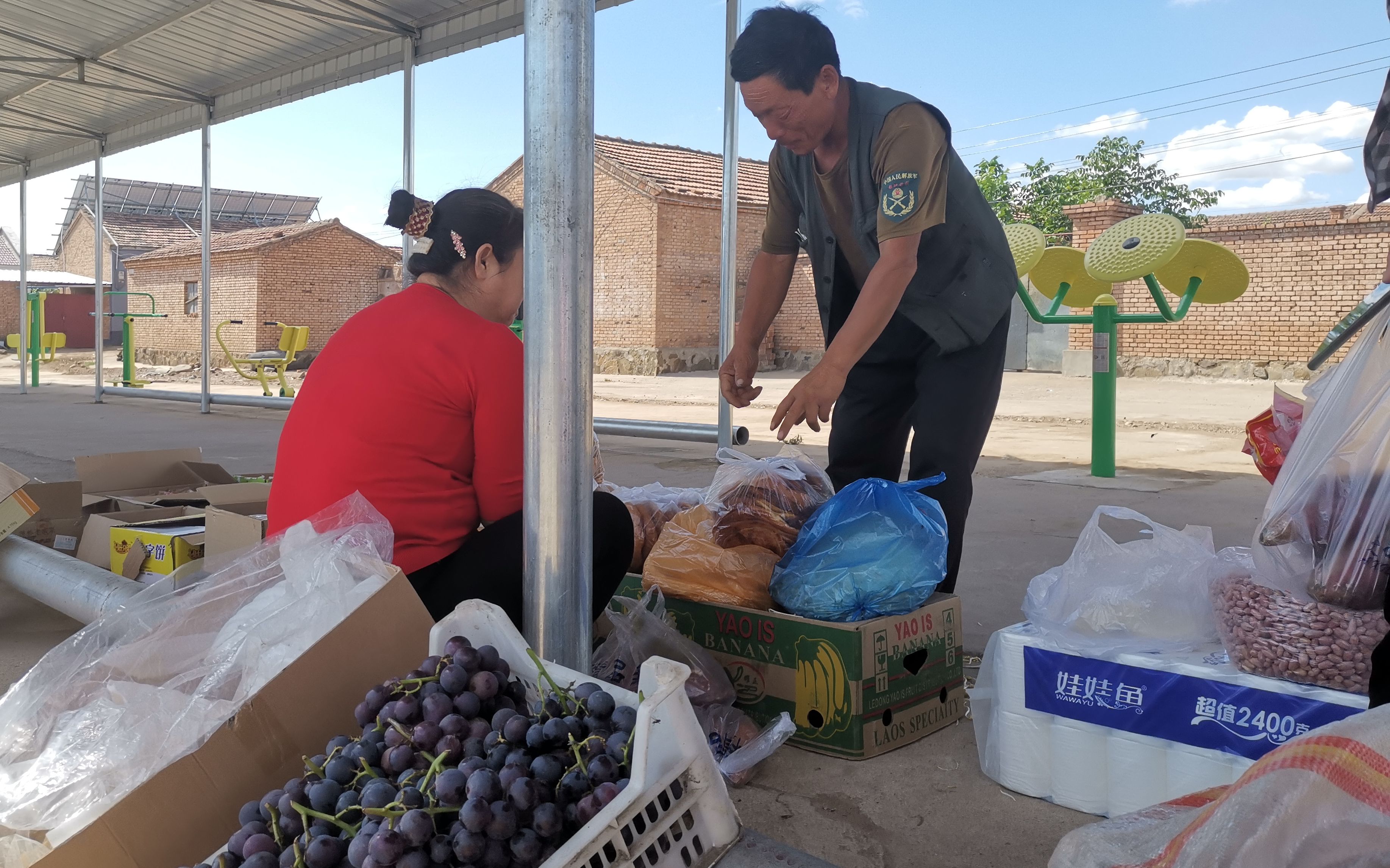 把菜直接卖到北京社区 这位扶贫书记帮村民完成“不可能的任务”