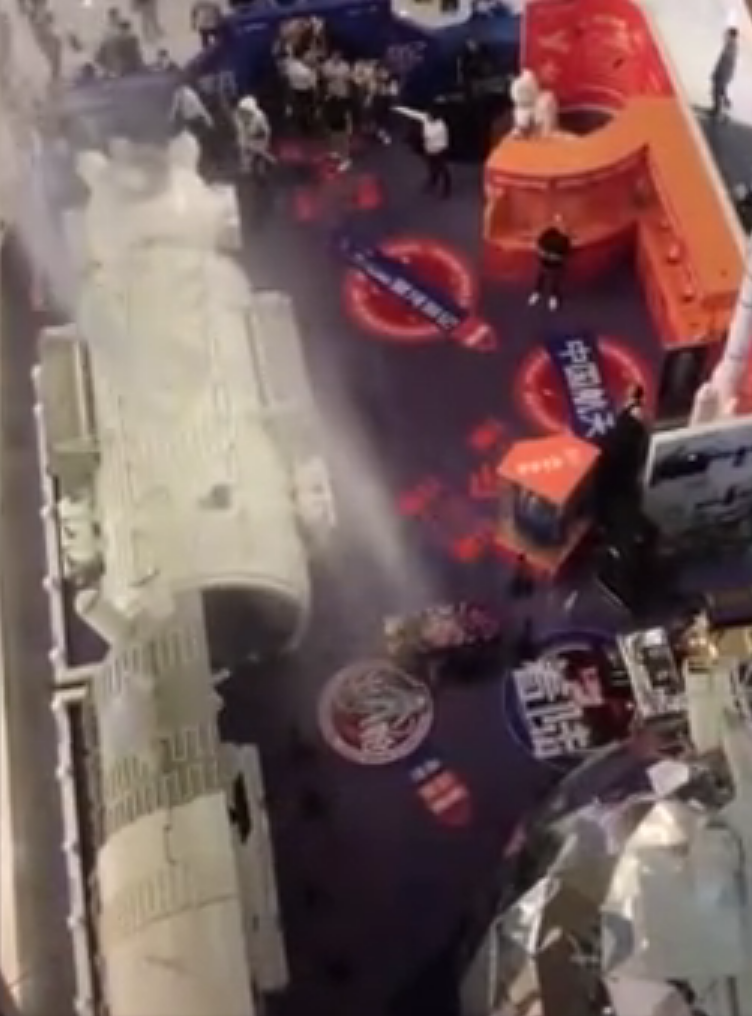 北京一商场内表演冷烟花被消防水炮浇灭，承办方遭罚3万元