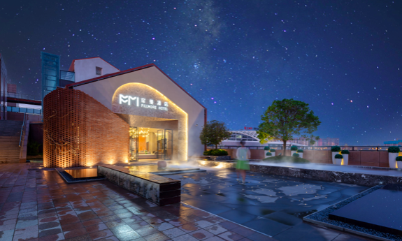 首旅如家加快发展中高端酒店，十七大品牌亮相酒店加盟展会