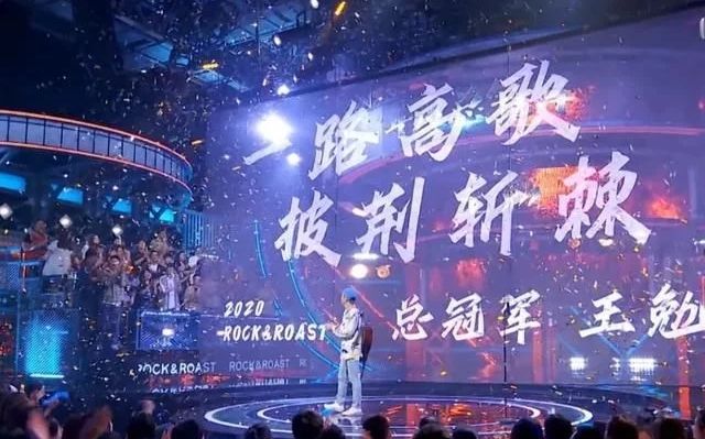 这届年轻人，用脱口秀与生活“和解”