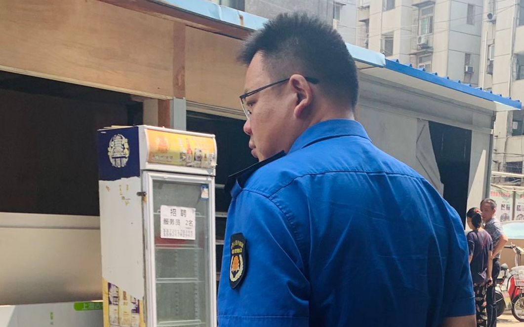 街头“拉锯战”：武汉城管与“地摊王”的矛盾与和解