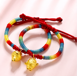 国庆假期冬奥特许商品又有上新，这款羽绒服能“加热”