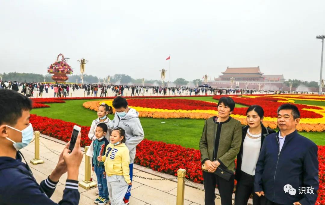 国庆中秋当天，蔡奇检查天安门广场、公交场站、公园