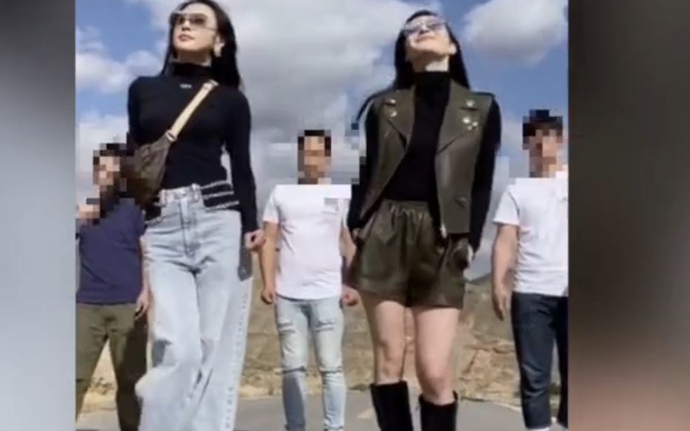 艺人晒“网红照”，“释放”了自我却“放飞”了安全