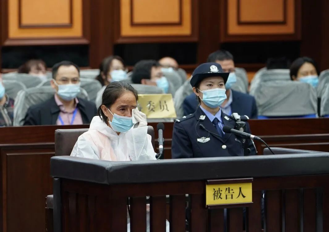 广西一县委书记被控受贿1300余万 一审开庭审理