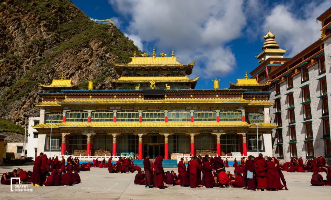 拉布寺辩经,摄影@一皓看到此情此景,我们立刻就知道自己遇上了百闻不